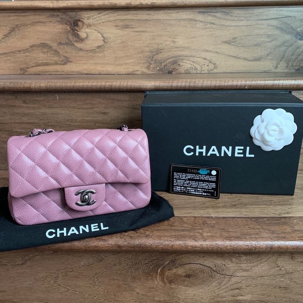 Chanel mini caviar flap bag in mauve (Pristine)